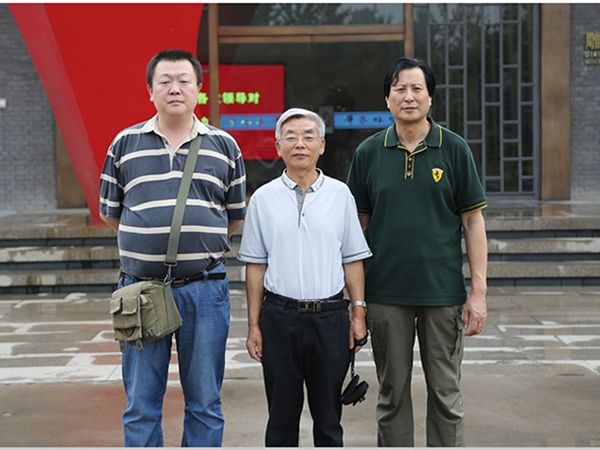 东北师范大学刘文达教授、知名开云·官方端网页版登录入口家李东江教授与总经理傅绍相在一起
