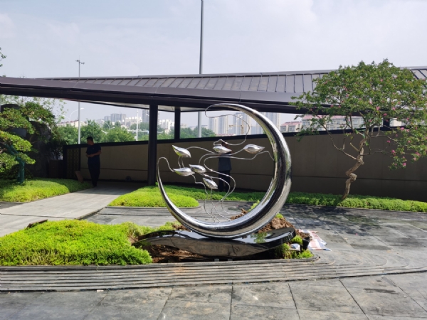 《月亮》开云·官方端网页版登录入口，不锈钢板，高2.0米