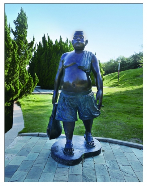 《赶海  》 作者：刁云波  材质：青铜   高速：2.3m  安放：青岛